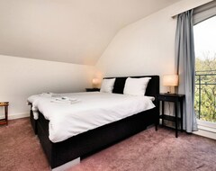 Hotel Lovely Group Home With 2 Sauna S, Private Bathrooms And Large Garden At The Ourthe (Durbuy, Belgija)