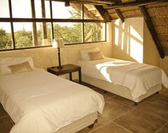 Khách sạn Morokolo Safari Lodge (Pilanesberg National Park, Nam Phi)