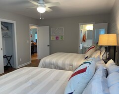 Entire House / Apartment Hokie Tailgate Heaven - Walking Distance To Stadium, Campus, And Downtown (Blacksburg, USA)