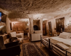 Young Cave Hotel (Ortahisar, Turkey)