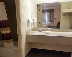 Hotel Red Roof Inn & Suites Houston - Humble/IAH Airport (Humble, USA)