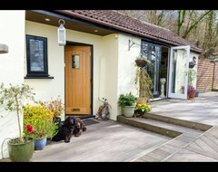 Cijela kuća/apartman Wye Valley Forest Retreat: Secluded Cottage Which Sleeps Six & Dogs Very Welcome (Lydney, Ujedinjeno Kraljevstvo)