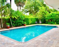 Toàn bộ căn nhà/căn hộ Casa Bella / Modern Luxury And Open Spaces / 4 Bedroom / 4 Baths / Large Pool (Maitland, Hoa Kỳ)