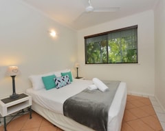Hotel Seascape Holidays - Coral Apartments (Port Douglas, Australia)