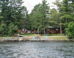 Entire House / Apartment Beautiful Views In Voyageurs National Park. Fish & Swim Off The Dock. (Littlefork, USA)