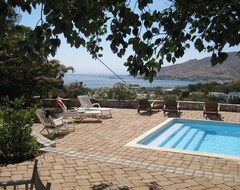 Toàn bộ căn nhà/căn hộ One of the most beautiful and lovingly kept family homes on Syros with pool. (Posidonia, Hy Lạp)