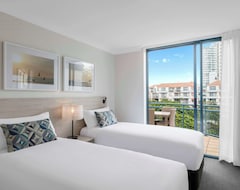 Khách sạn Oaks Gold Coast Calypso Plaza Suites (Coolangatta, Úc)