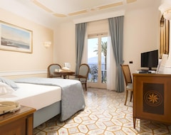 Khách sạn Grand Hotel Royal (Sorrento, Ý)