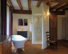 Bed & Breakfast Chateau-Monastere De La Corroirie (Montrésor, Frankrig)