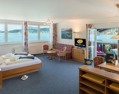 Hotel Barry Memle Directly at the Lake (Velden, Austria)