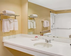 Ramada Englewood Hotel and Suites (Englewood, ABD)