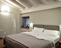 Hotelli Belvivere Suites (Sona, Italia)