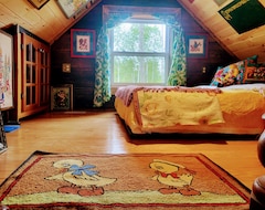 Koko talo/asunto Miracles On Polly- Memory Lane Cabin (Belfast, Kanada)