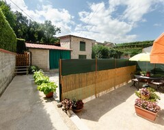 Koko talo/asunto Beautiful Villa For 6 People With Private Pool, Wifi, Tv, Pets Allowed And Parking (Capannori, Italia)