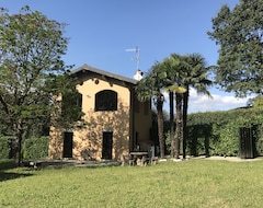 Toàn bộ căn nhà/căn hộ Suggestive Casottino Surrounded By The Green Of Brianza (Nibionno, Ý)