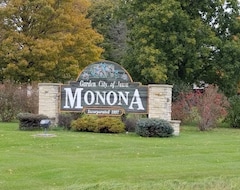 Toàn bộ căn nhà/căn hộ Cottage On Main, Monona, Iowa Is Right In The Middle Of Winter Fun! (Monona, Hoa Kỳ)