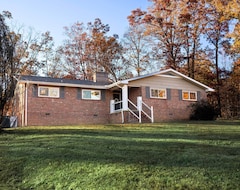 Toàn bộ căn nhà/căn hộ Mountain View Cottage On 6 Acres (Dalton, Hoa Kỳ)