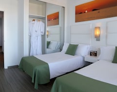 Hotel Sundown Ibiza Suites & Spa (Sant Josep de sa Talaia, España)
