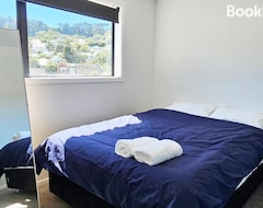 Entire House / Apartment New And Fabulous, City Fringe Bliss! (Wellington, New Zealand)