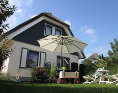 Hele huset/lejligheden Child-friendly Thatched Holiday Villa Near The Beach, Sauna, Renovated, Wifi, Etc. (Julianadorp, Holland)