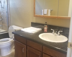 Hotel Very Private, Gated, Huge Open Floor Plan, Wifi, Washer & Dryer Included (Las Vegas, USA)
