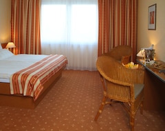 Khách sạn Hotel Ambiente (Nieheim, Đức)