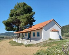 Hele huset/lejligheden Idyllic Gialova Apartment Overlooking Navarino Bay. 3mins Drive To The Beach (Gialova, Grækenland)