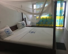 Hotel Diaspora  / Le Jardin Brésilien (Ouidah, Benín)