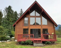 Hele huset/lejligheden Lovely Cedargrove A-frame Cabin Style Home Along The Skagit River (Concrete, USA)