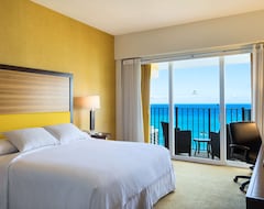 Хотел Hilton Waikiki Beach (Хонолулу, САЩ)