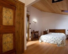 Hotel Holiday House , Between Cortina Dampezzo And Venice (Codognè, Italien)