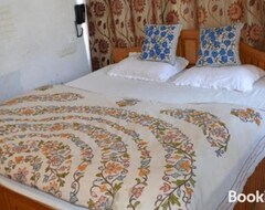 Khách sạn Hotel The Holy Land (Pahalgam, Ấn Độ)