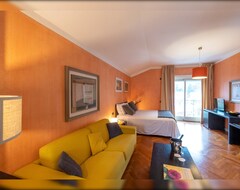 Khách sạn Aquazzurra Resort & Aparthotel (Cannobio, Ý)