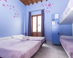 Otel White Nest Hostel (Granada, İspanya)