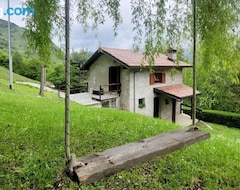 Toàn bộ căn nhà/căn hộ Enchanting Cabin Nestled In A Green Valley (Pasturo, Ý)