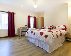 Apart Otel Emporium Apartments - Nottingham City Centre - Your Own 7 Bedrooms Apartment With 3 Bathrooms And Full Kitchen - Cook As You Would At Home - Opposite (Nottingham, Birleşik Krallık)