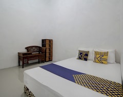 Hotelli Oyo 92118 Alif House Syariah 2 (Kediri, Indonesia)