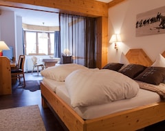 Hotelli Am Dorfplatz Suites - Adults Only (St. Anton am Arlberg, Itävalta)