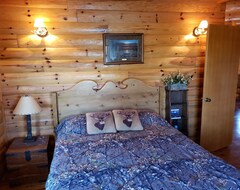 Koko talo/asunto Beautiful Log Cabin The Rooster On 182 Acres Natural Paradise! (Tecumseh, Amerikan Yhdysvallat)
