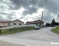 Toàn bộ căn nhà/căn hộ Maison Et Piscine Chauffee, Vue Monts Du Lyonnais (Brullioles, Pháp)