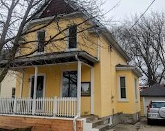 Cijela kuća/apartman Cute Yellow House On Peter (Kitchener, Kanada)