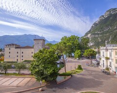 Tüm Ev/Apart Daire Residenza Rocca Del Lago, Riva Del Garda, Italy (Riva del Garda, İtalya)
