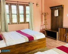 Hotelli Hotel Tree Tops- A Serene Friendly Hotel In Sauraha (Chitwan, Nepal)