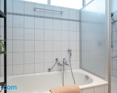Entire House / Apartment 3-room-apartment 67qm, Kuche, Netflix, Free-tv (Schkeuditz, Germany)