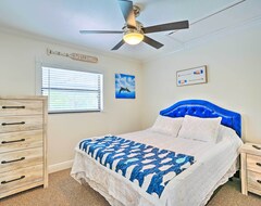 Hotel New! Quaint Bonita Springs Townhome, Near Beach! (Bonita Springs, USA)