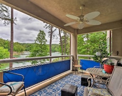 Entire House / Apartment Lake Front Cottage On Wawasee, Close To South Shore Country Club, Private Pier (Salem, USA)