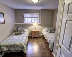 Cijela kuća/apartman Crysway By The Bay - 3 Bedrooms Unit # 2 (Avondale, Kanada)