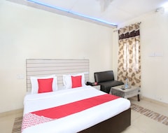 Khách sạn OYO 11595 Hotel Roxy (Jalandhar, Ấn Độ)