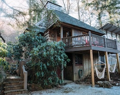 Koko talo/asunto Adirondack Cottage: Designer Artists Studio, Walk To Town, Pet Friendly (Highlands, Amerikan Yhdysvallat)