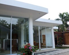 Casa/apartamento entero Villa Pantai: lujo y espaciosa villa frente a la playa con piscina privada y personal (Banjar, Indonesia)